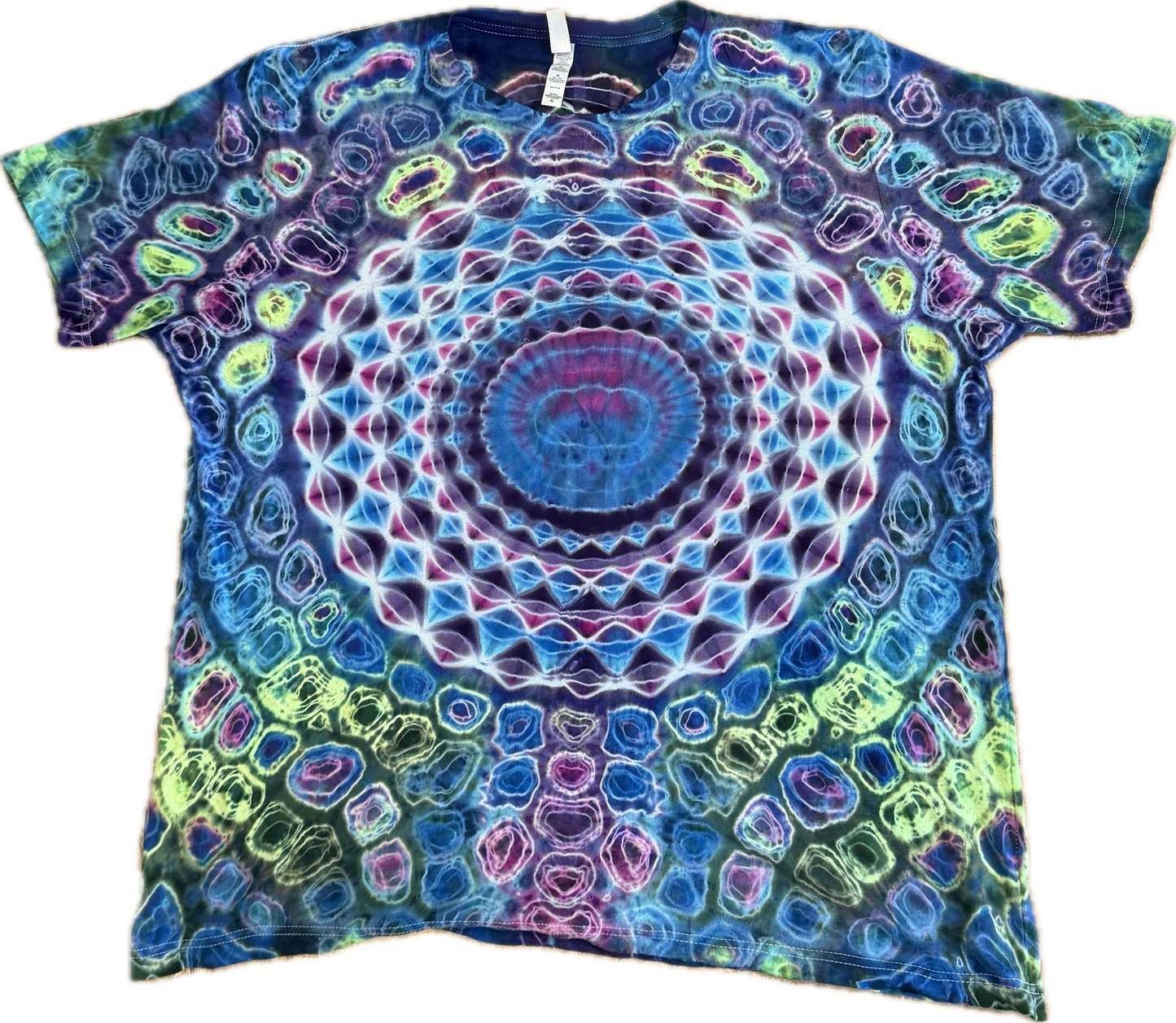 Size XL “Spatial Exploration” (UV Reactive)
