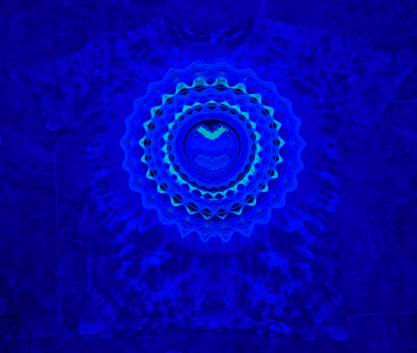 Size XL “Float Away” (UV Reactive)